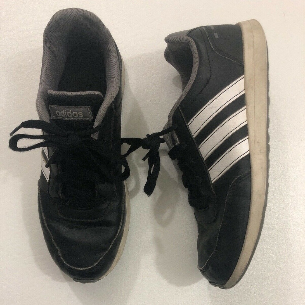 Adidas Youth Boys Size 4 Sneakers Black White